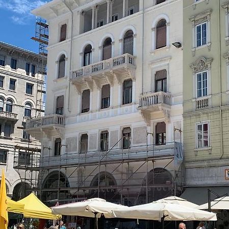 Piazza Goldoni Rooms Triëst Buitenkant foto
