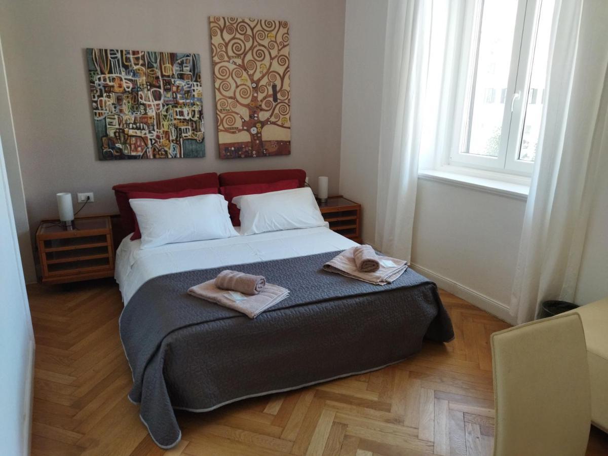 Piazza Goldoni Rooms Triëst Buitenkant foto